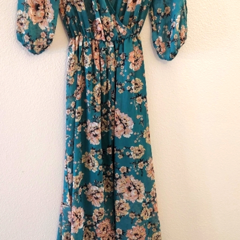 Haani Maxi Dress.  Floral Size Small